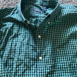 Mens Izod XL dress shirt.